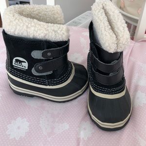 Never worn - size 6 sorel winter boots